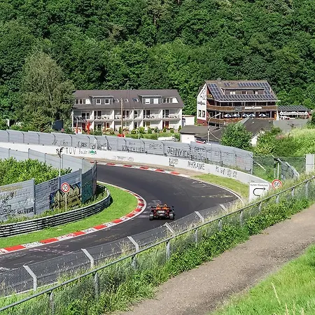 Aparthotel An Der Nordschleife 3*